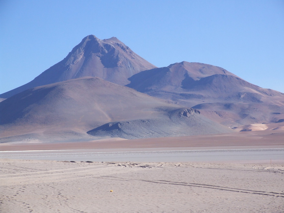 Acamarachi (a.k.a. Pili) seen from the east