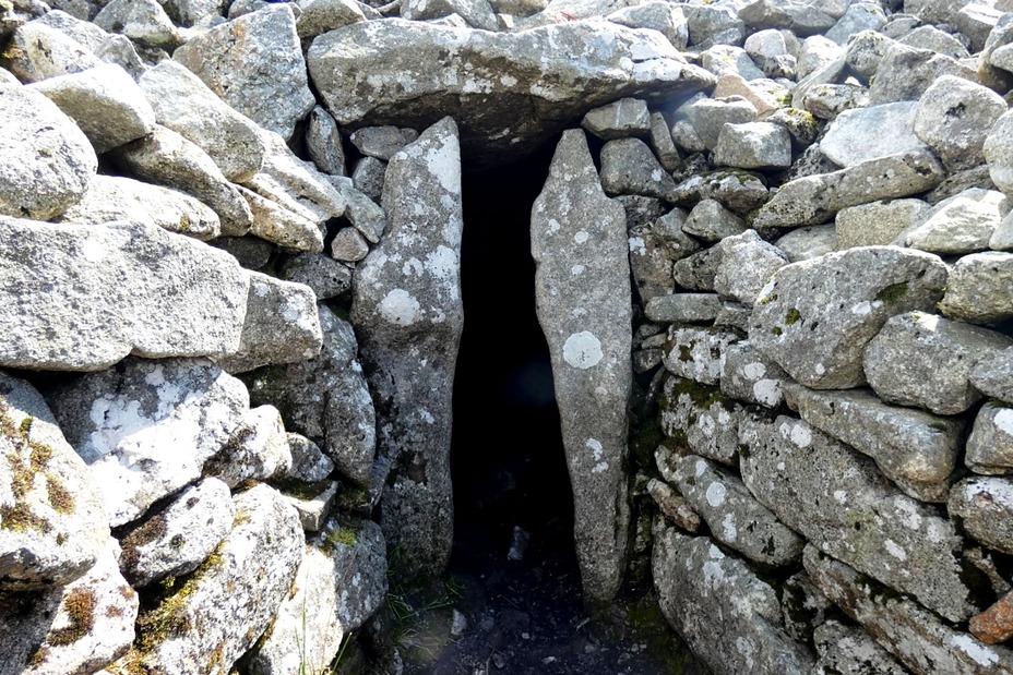 Passage Tomb Entrance, Seefingan