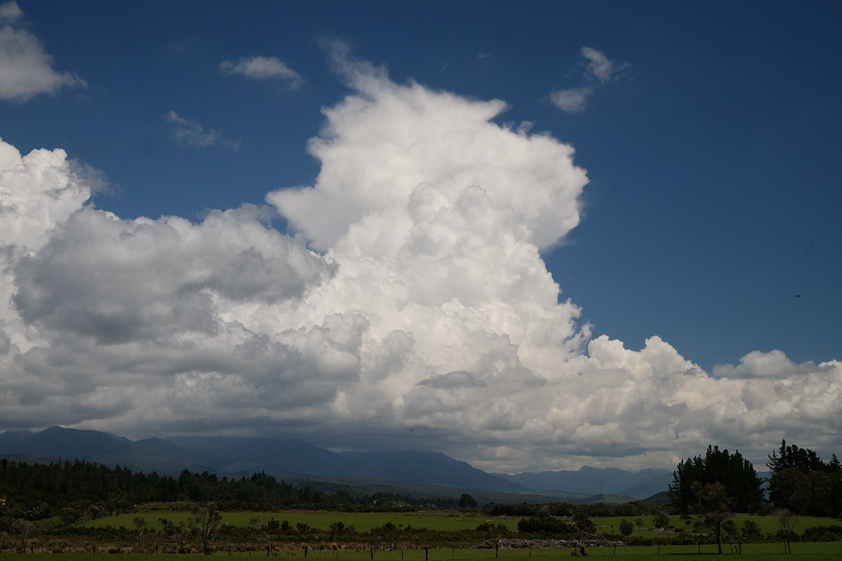 Cumulonimbus Cloud over the Quartz Range. Spring storms for Perry Saddle and the Heaphy track., Perry Saddle (Heaphy Track)