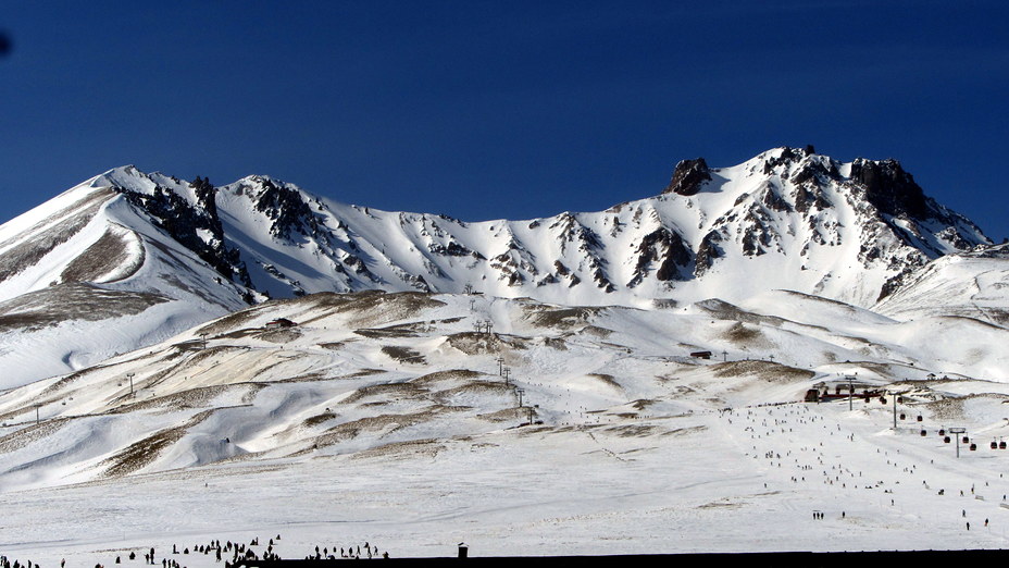 Erciyes eteklerinde kayak merkezli yaşam..., Mount Erciyes