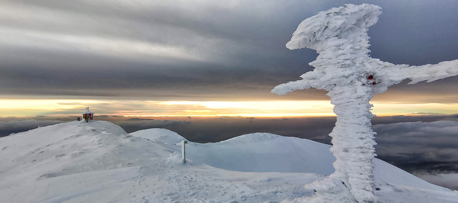 Peak Sinjal, Dinara