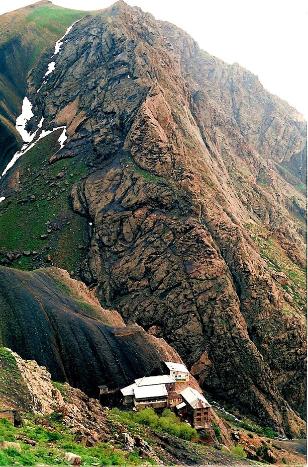 Shirpala shelter, Touchal