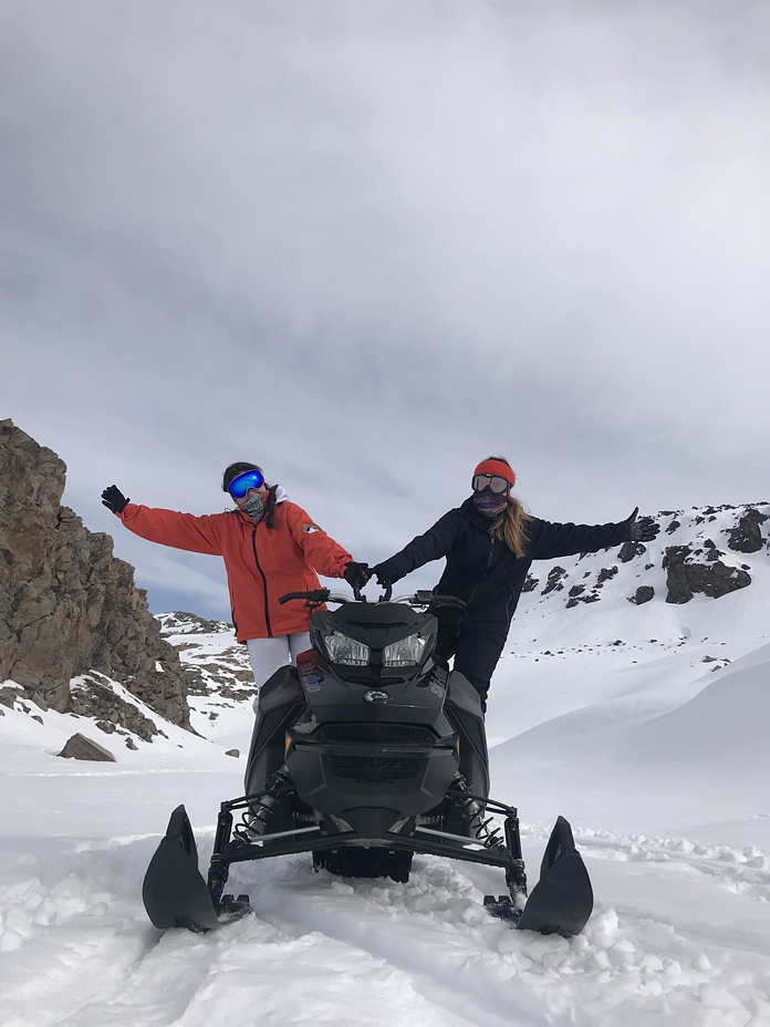 Antonia en moto de nieve, Laguna Del Maule