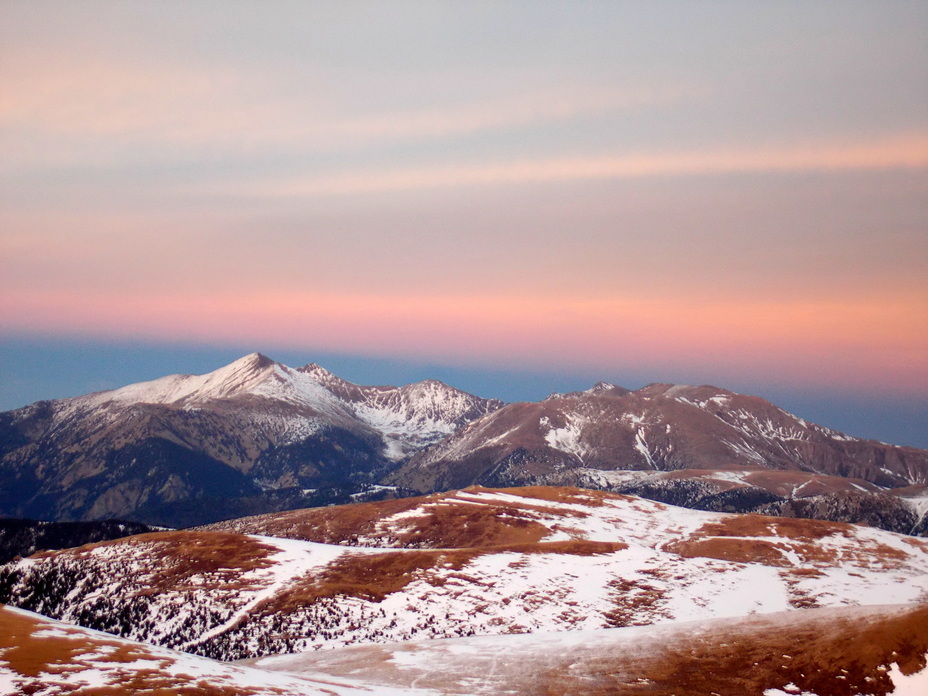 Le massif du Canigou au coucher de soleil depuis l'Ouest