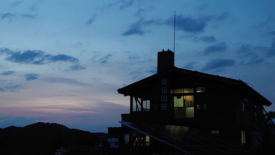 Sonbutsu lodge, Mount Tō