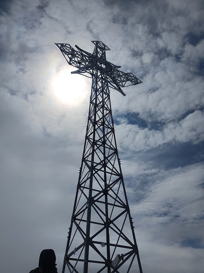 Krzyż w słońcu, Giewont