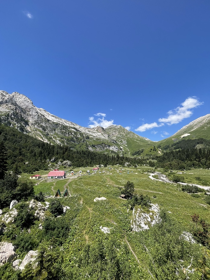 Rifugio Fisht, Mount Fisht