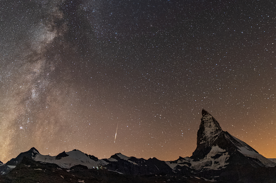 a perseid meteor at Matterhorn