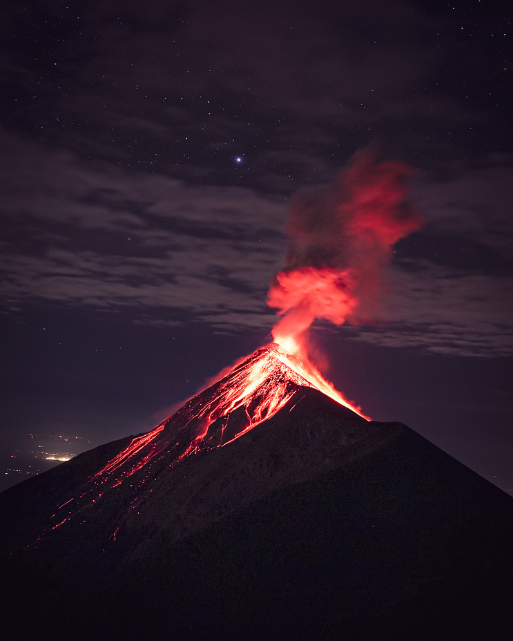 Christmas Star, spotted every 2000 years., Acatenango or Fuego