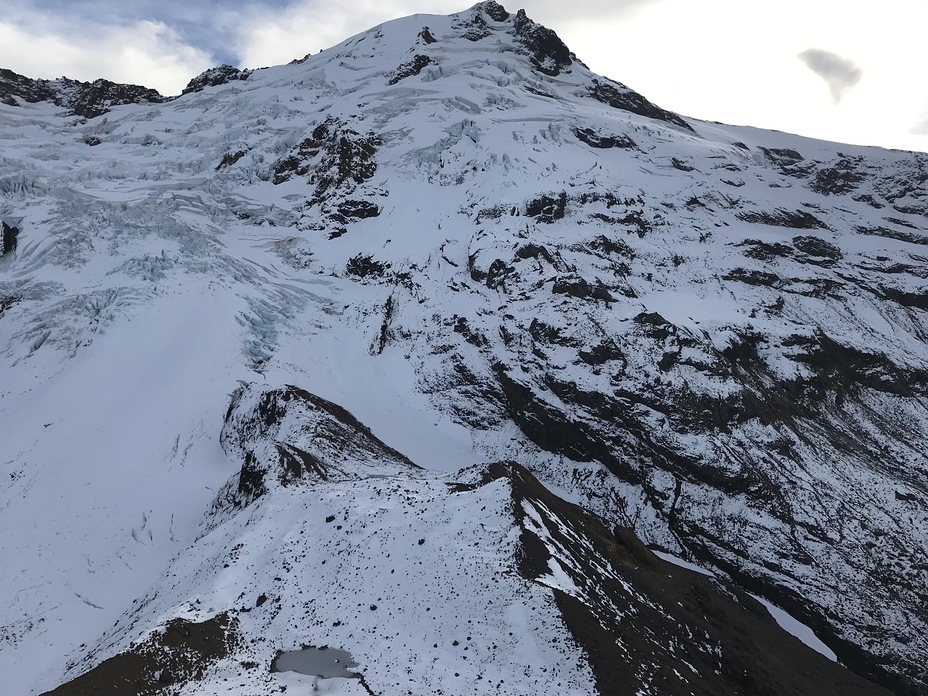 East face llenquimau, Yate (volcano)