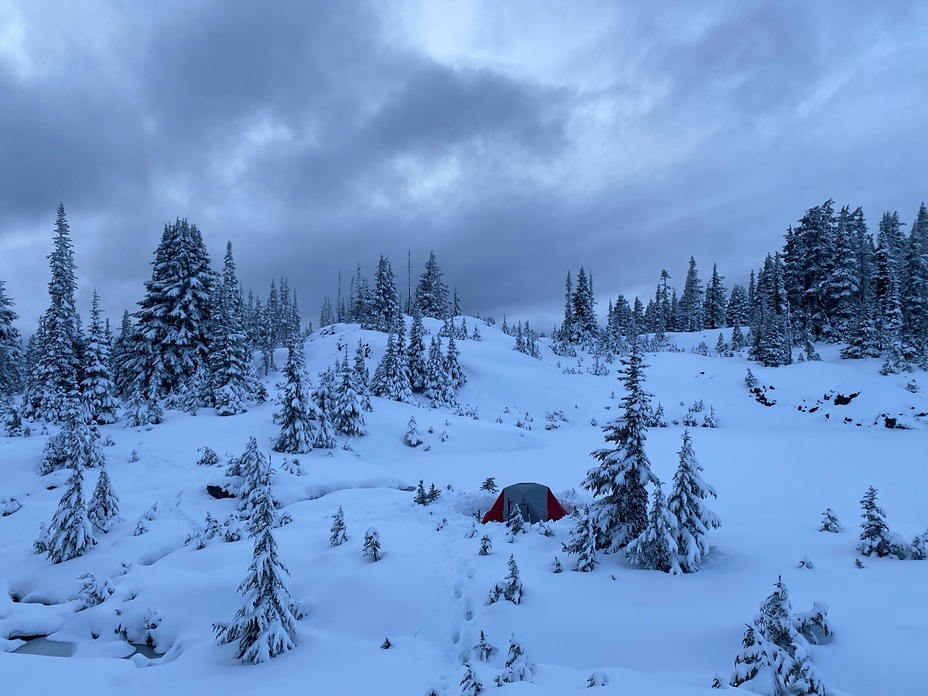 First Lake Camping, Crest Mountain