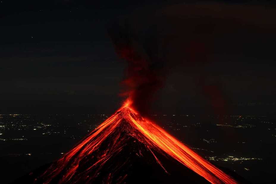 Erupción de Volcán de Fuego, Acatenango or Fuego