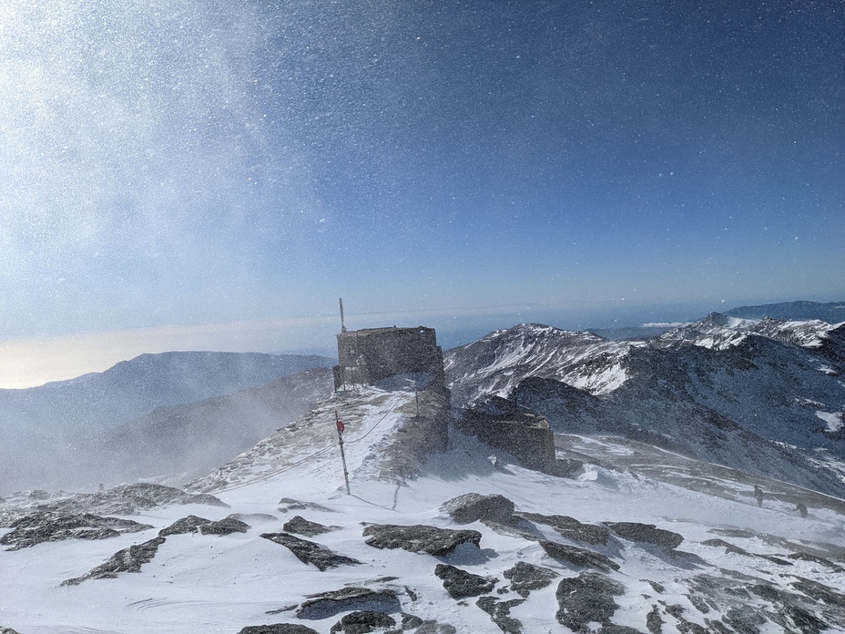 Pico Veleta con un poco de viento