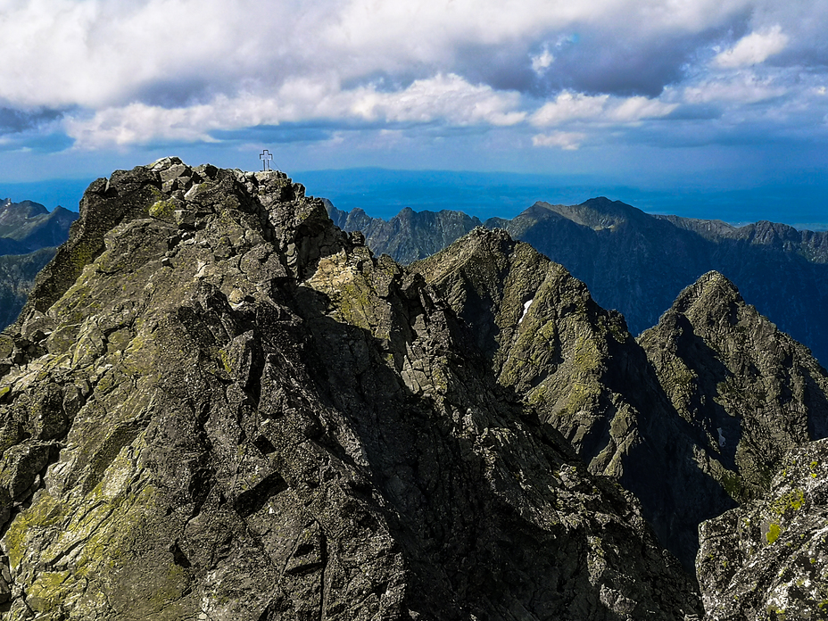 View from the SE peak to the NW peak, Vysoka