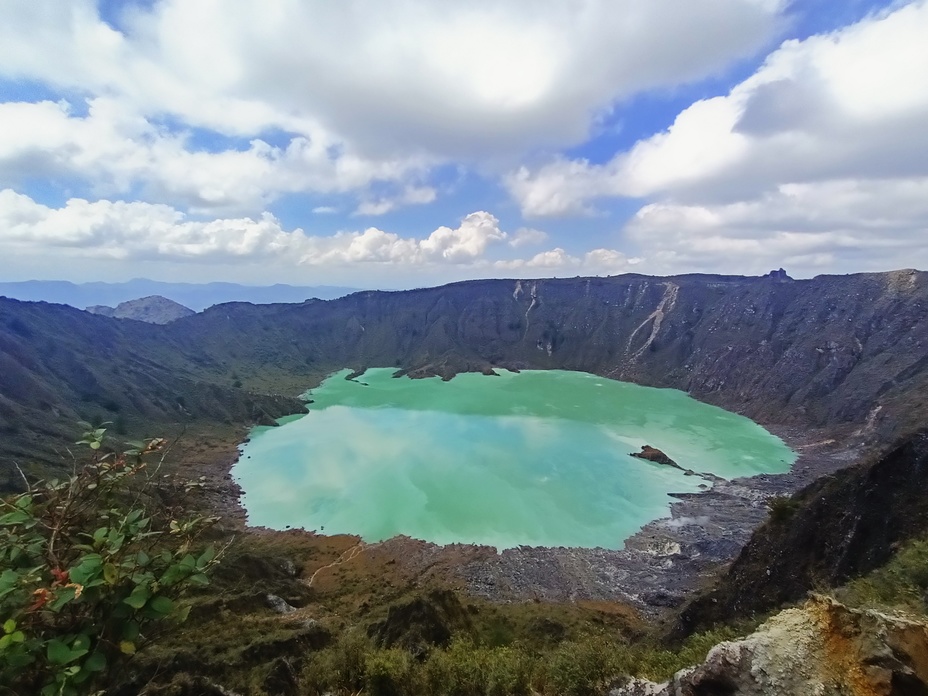 Chichón (Chichonal) volcano crater, El Chichón