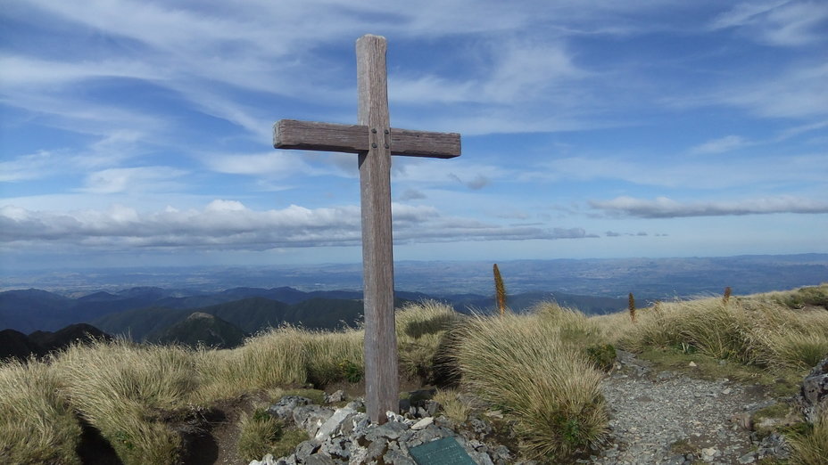 Memorial Cross, Mount Hector