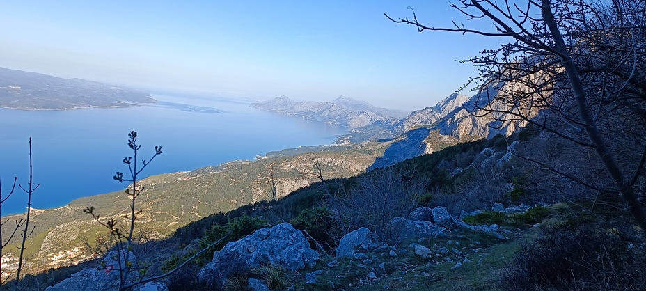 Pogled sa Biokova na Omišku Dinaru i Mosor, Biokovo