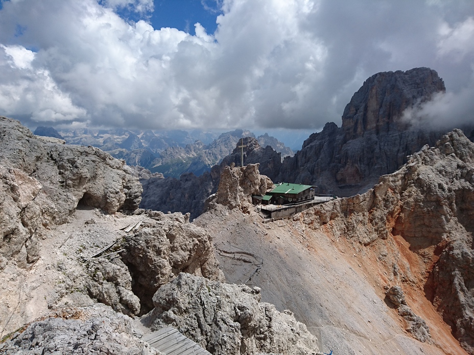 Lorenzi hut in the Cristallo Mountains, Monte Cristallo