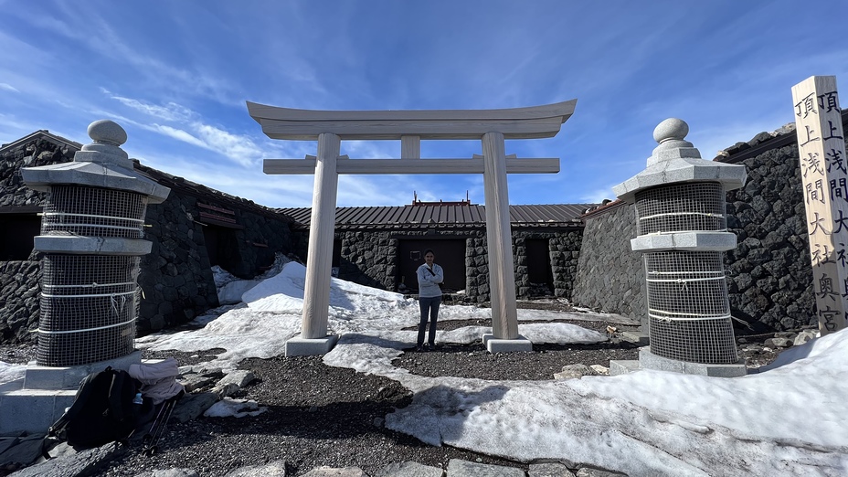tori gate at top, Fuji-san