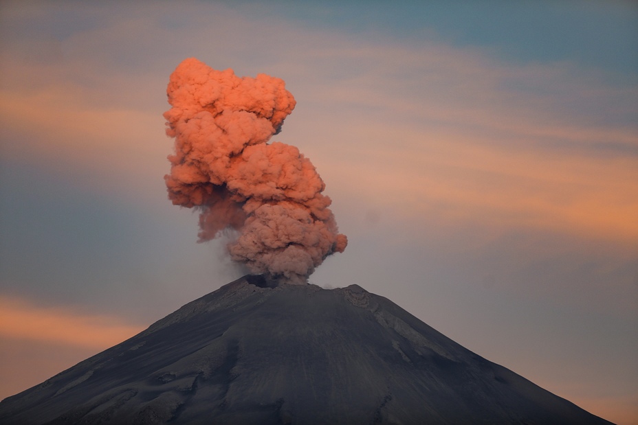 Popocatépetl al amanecer, Popocatepetl