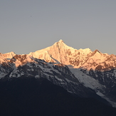 Sunrise of Kawagarbo in November, Kawagebo or Kawagarbo (卡瓦格博)