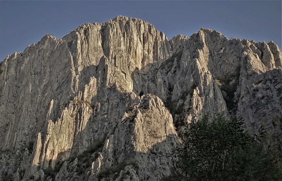 Limestone of Vratza, Kom