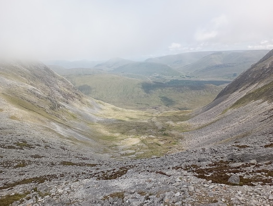 Binn idir an Dá Log, Barrslievenaroy