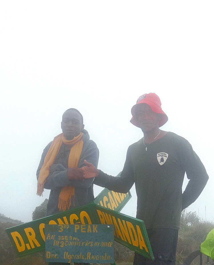 Angello and Allan, Mount Sabyinyo