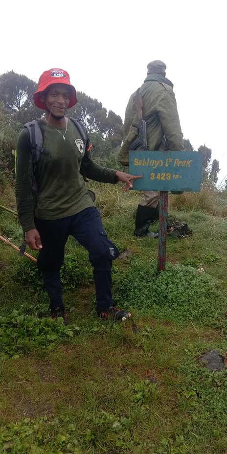 Angello the great hiker, Mount Sabyinyo