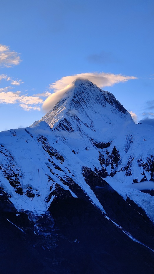 蜀山之王, Mount Gongga or Minya Konka (贡嘎山)