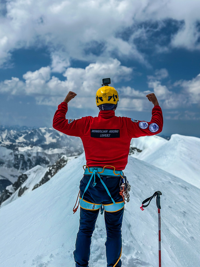 Khuiten peak, Khüiten Peak or Friendship Peak (友谊峰)