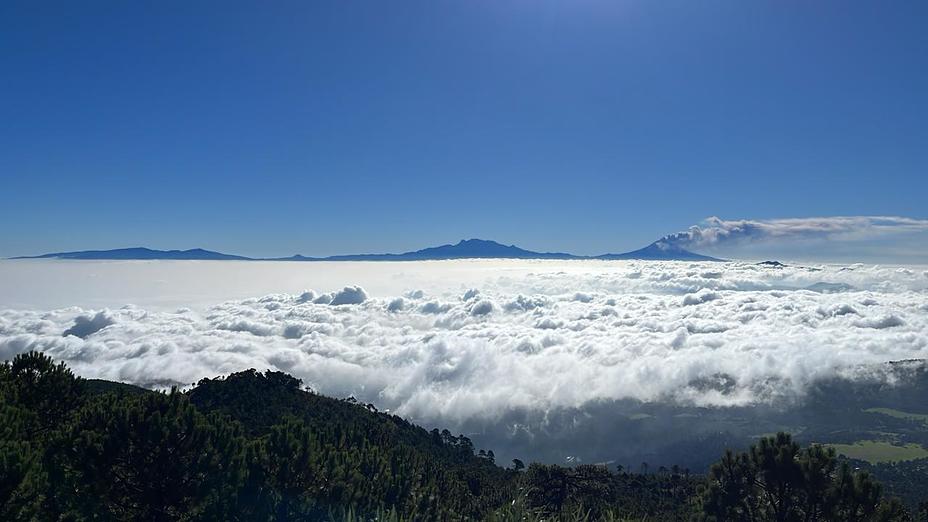 Itzaccihuatl and popocatepetl from Ajusco Top, Xitle