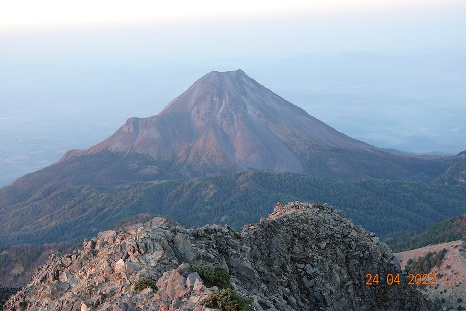 Volcán de Fuego desde la cumbre del Nevado de Colima