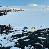 campamento base volcan lanin Peripillan Expediciones, Lanín