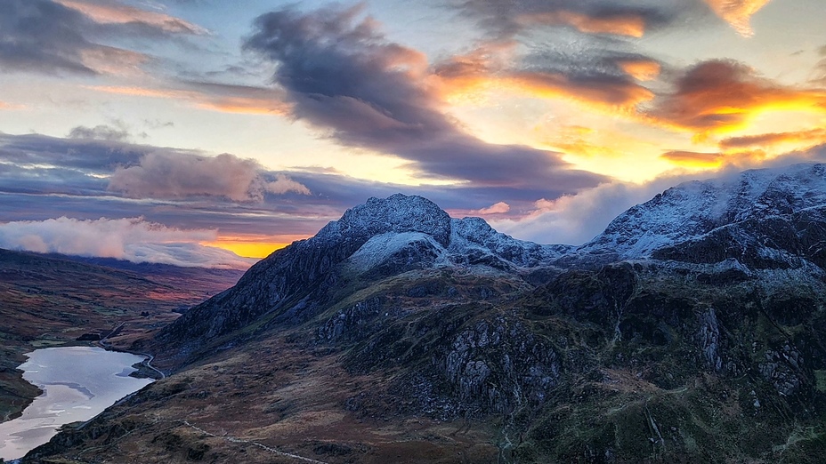 Y garn looking out over tryfan, Y Garn (Glyderau)