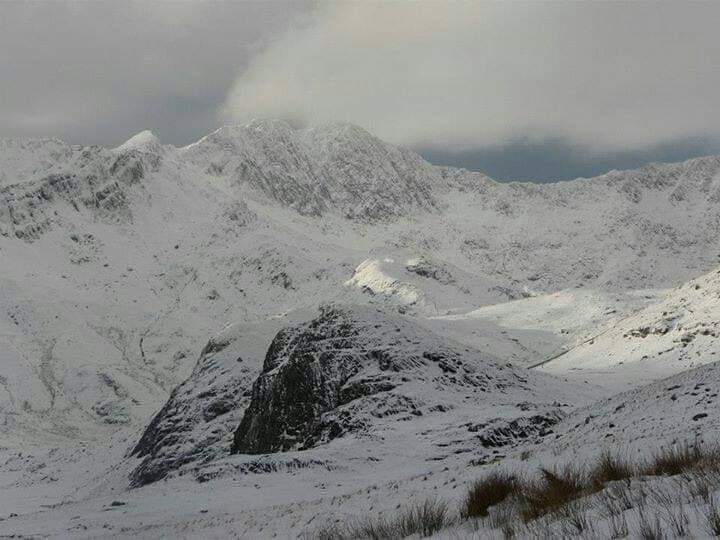 Y LLiwedd Snowdon range