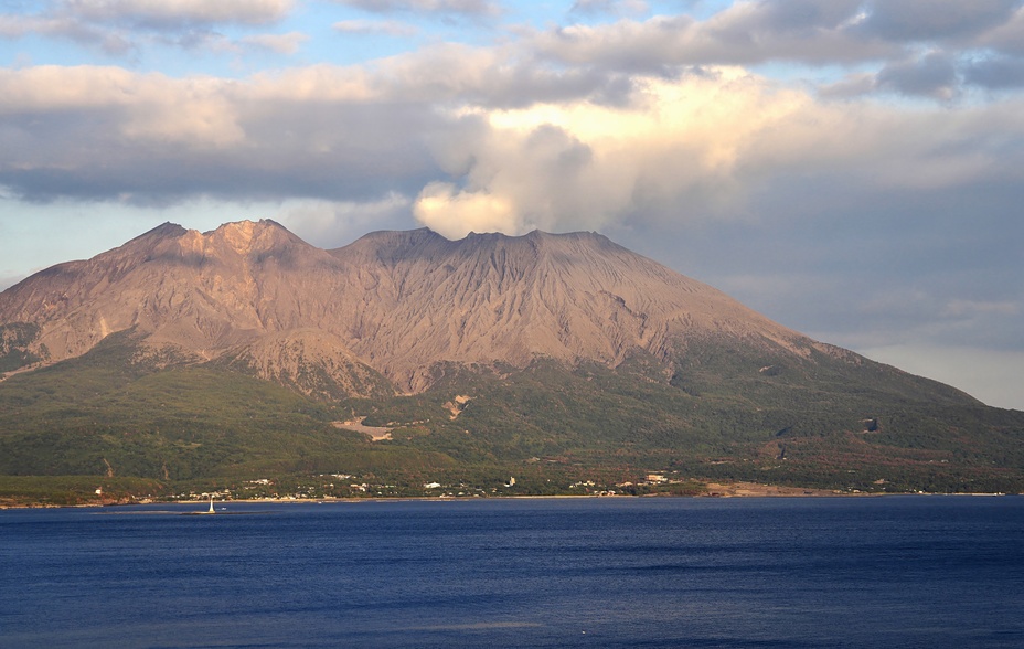 Sakura-jima still breathing fire