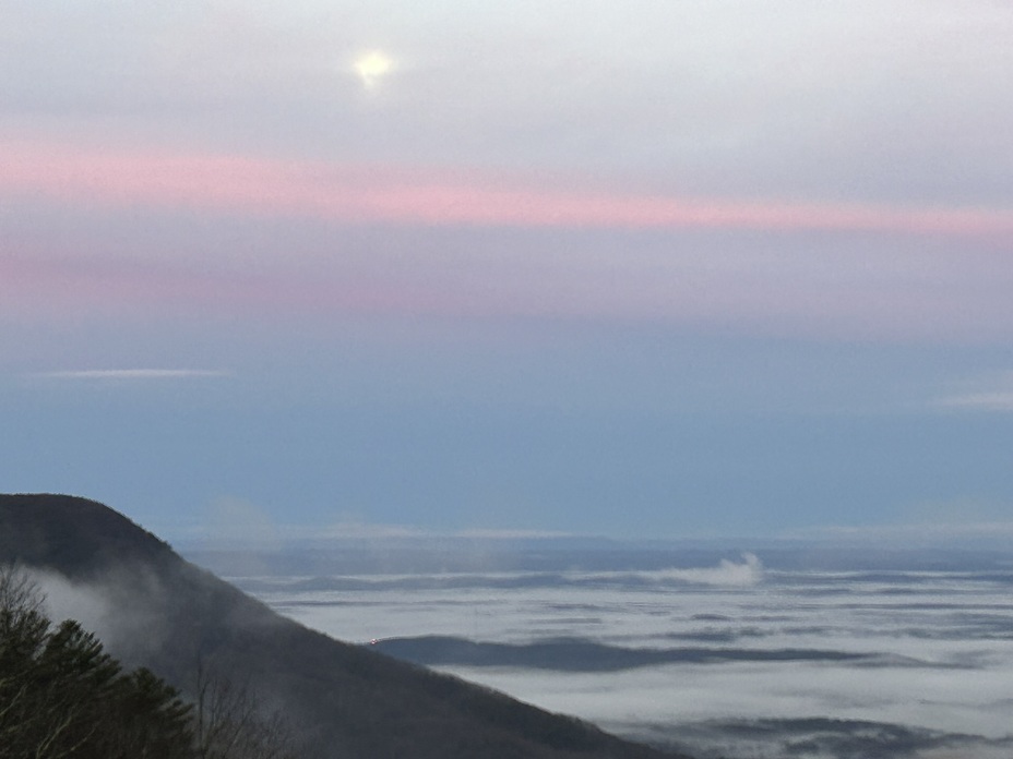 January moonset, Fort Mountain (Murray County, Georgia)