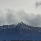 El pico del águila nevado