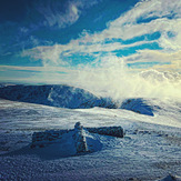 Helvellyn summit shelter