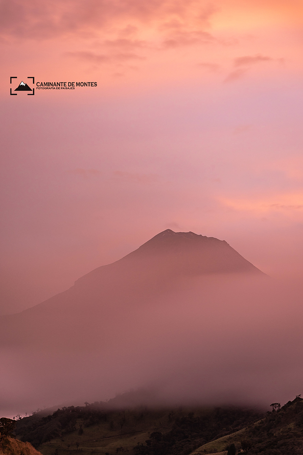 Tungurahua entre la neblina