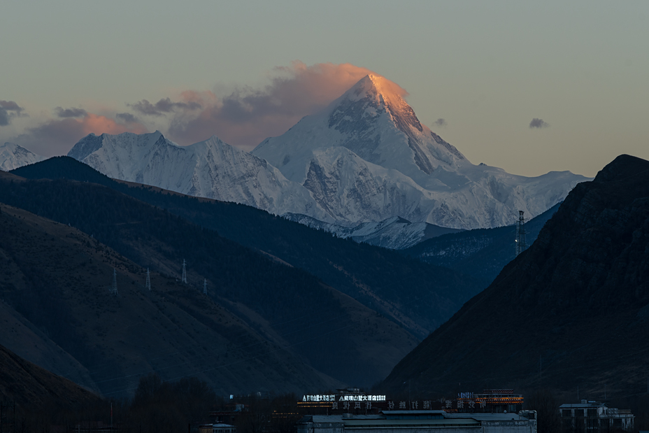 贡嘎, Mount Gongga or Minya Konka (贡嘎山)