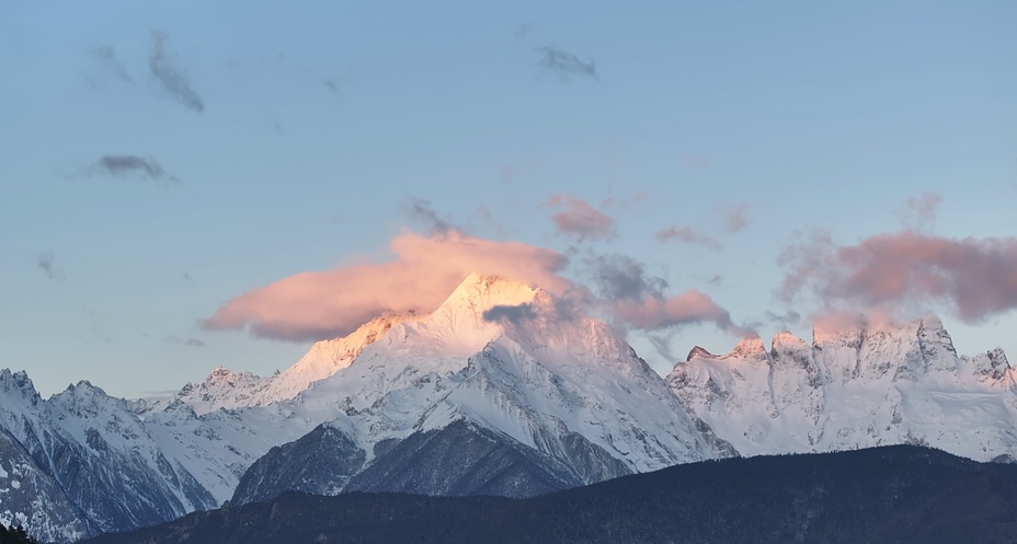 粉云雪山, Kawagebo or Kawagarbo (卡瓦格博)