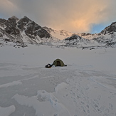 Палатка на озере Эхой, Monkh Saridag