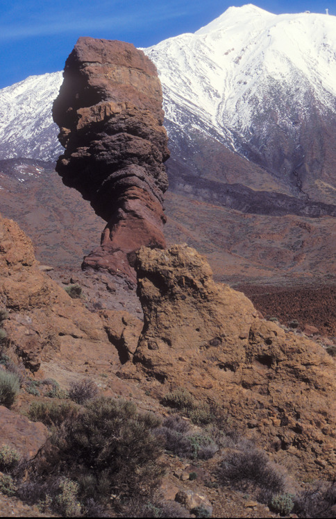 Pico de Teide (3717 m) cubierta del nieve