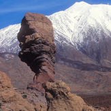 Pico de Teide (3717 m) cubierta del nieve