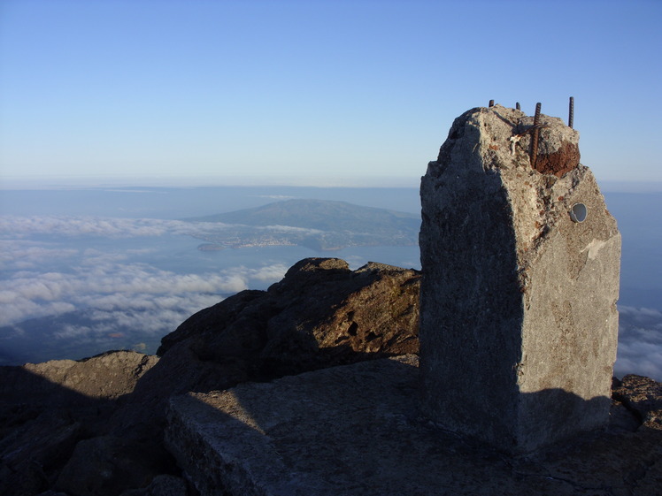 2351m, Montanha do Pico