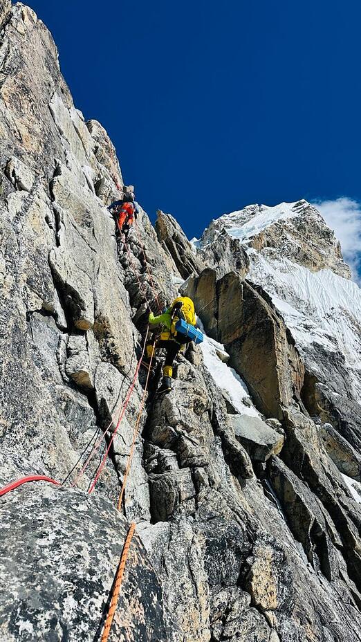 The Yellow Tower, Ama Dablam