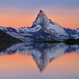 Exciting morning view of Stellisee lake with Matterhorn peak on background, Unter Gabelhorn