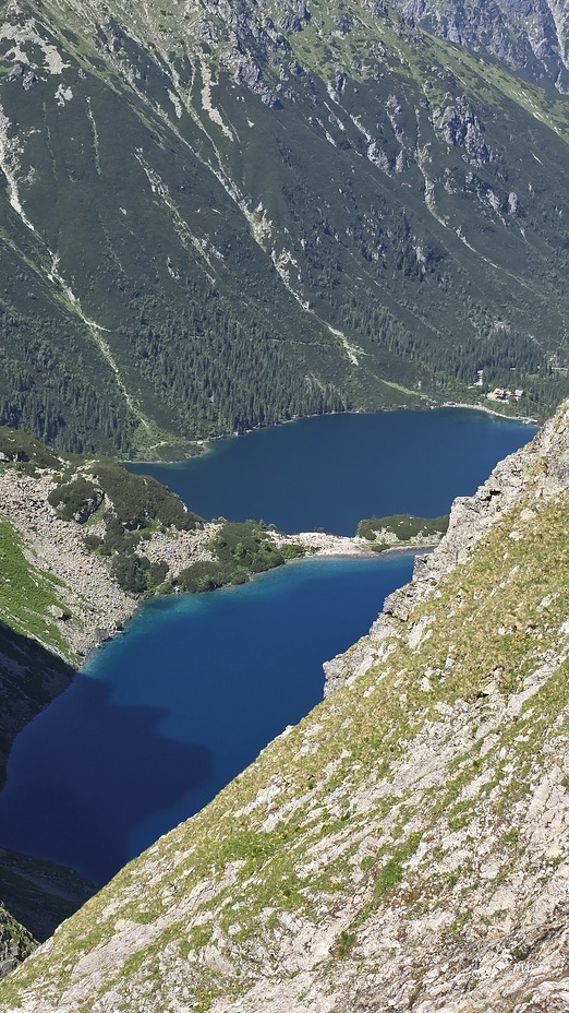 Widok na Czarny Staw pod Rysami i Morskie Oko, Rysy